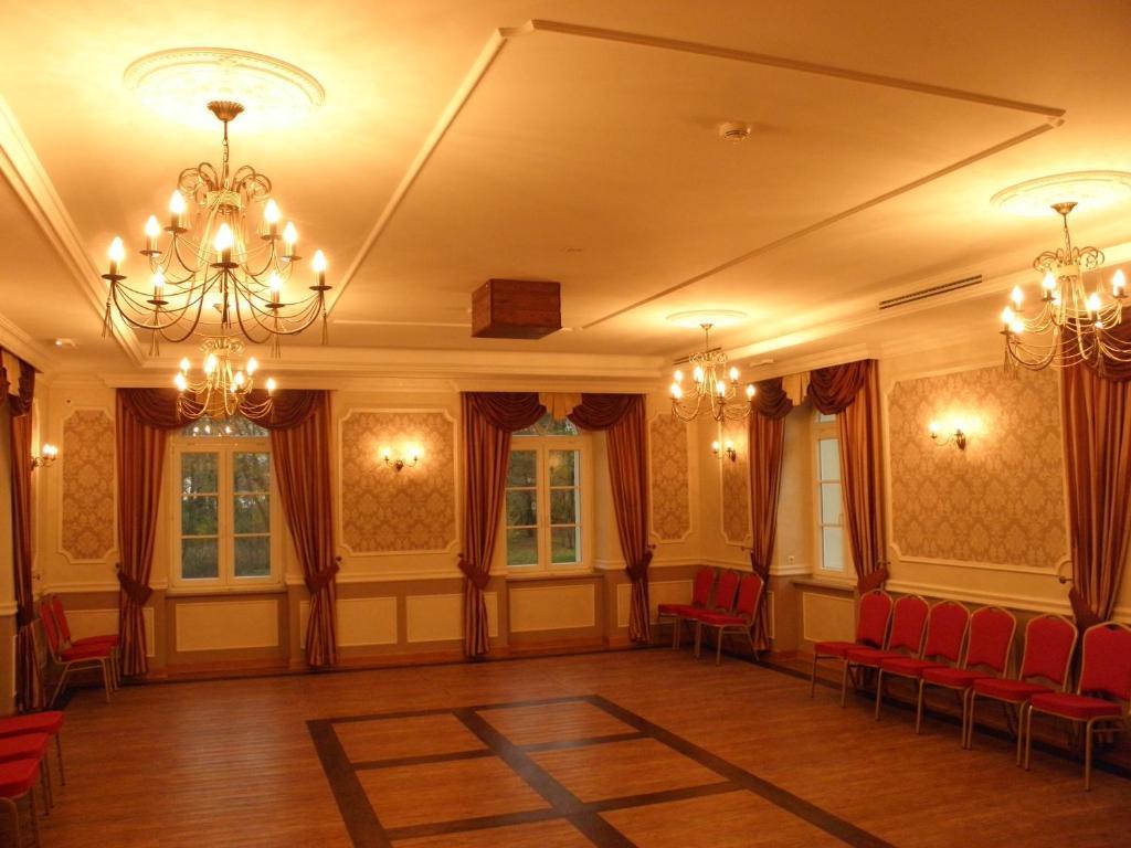 Palac Lucja Bb Zakrzow  Luaran gambar